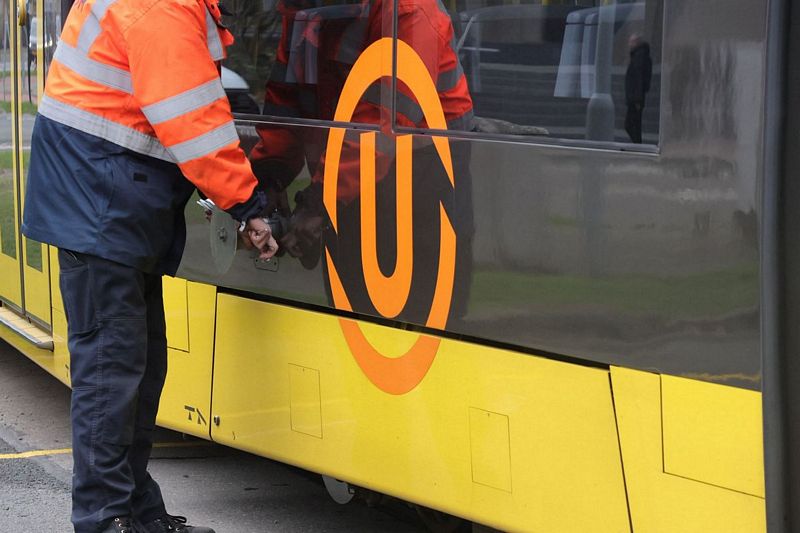 Sneltram ontspoort nabij Utrecht Centraal 